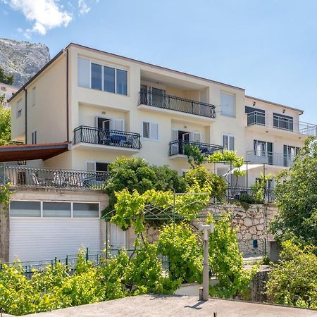 Apartmani Mirta Omis A Exterior photo