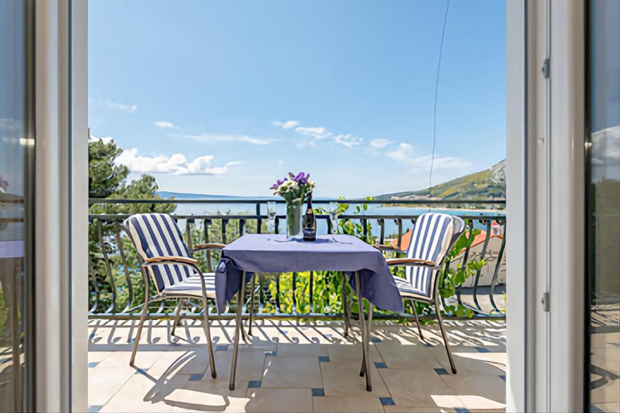 Apartmani Mirta Omis A Exterior photo