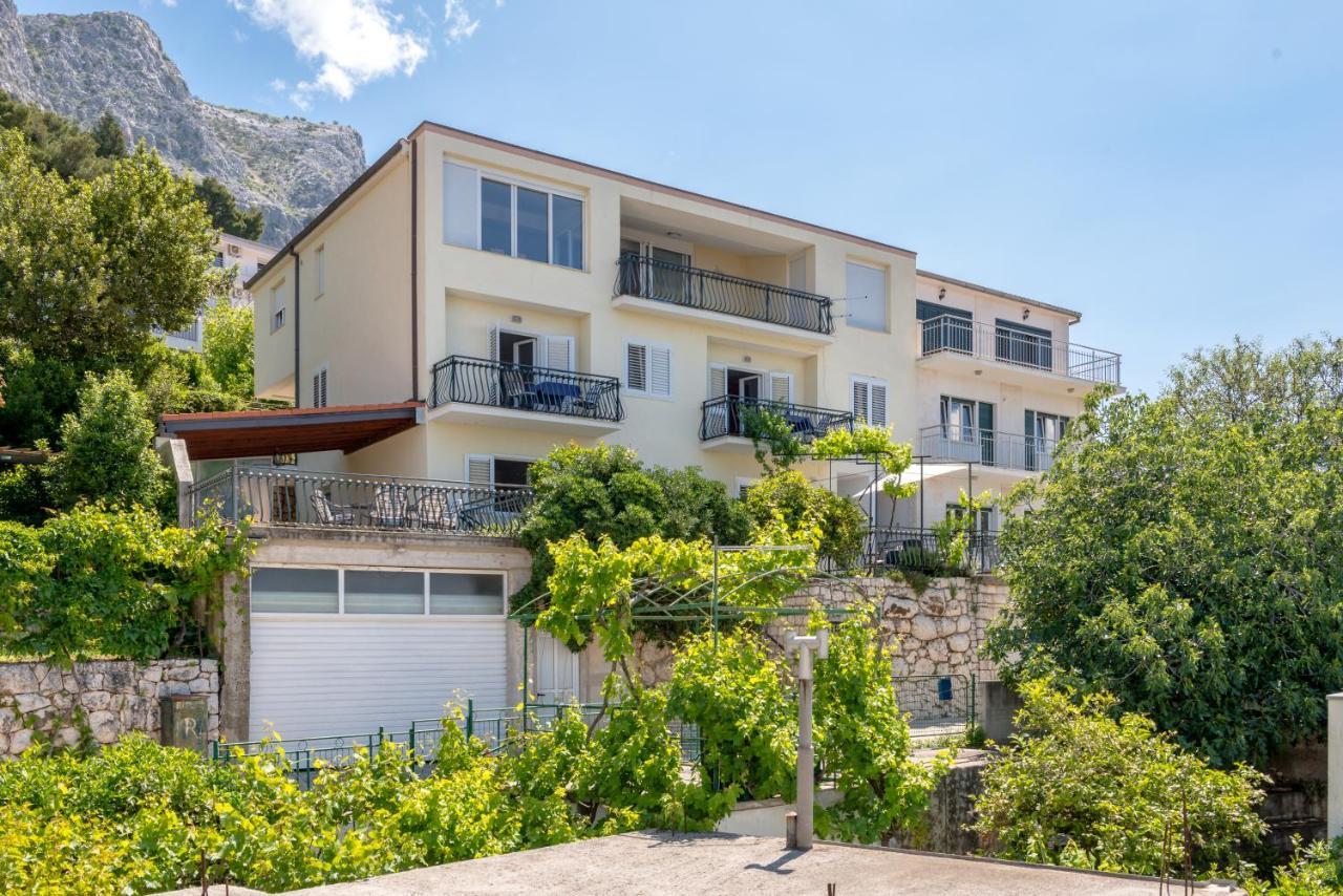 Apartmani Mirta Omis A Exterior photo
