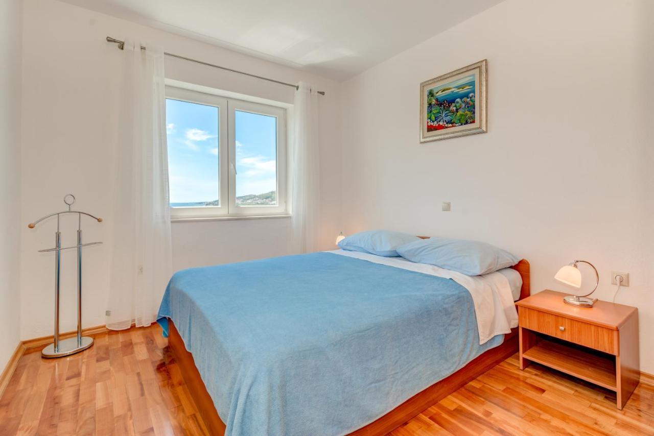 Apartmani Mirta Omis A Exterior photo