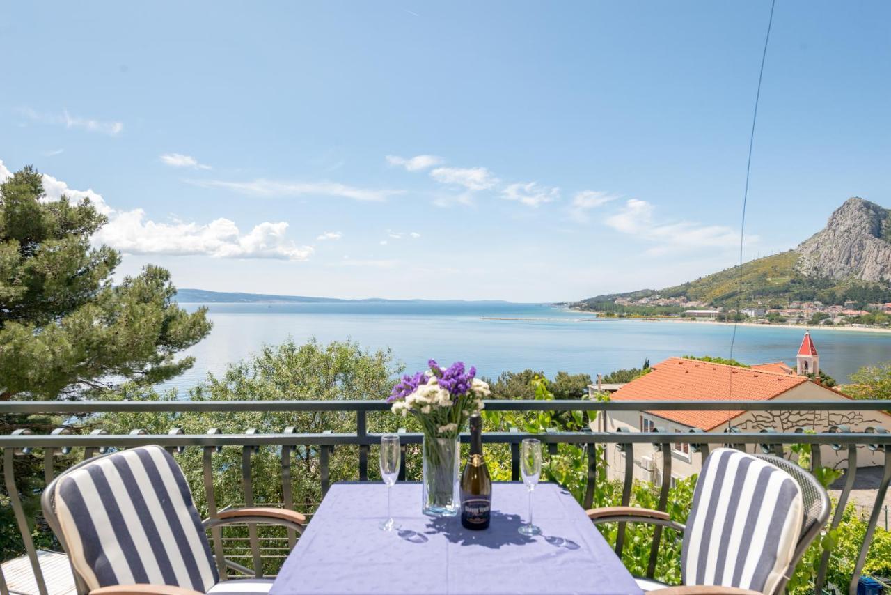 Apartmani Mirta Omis A Exterior photo