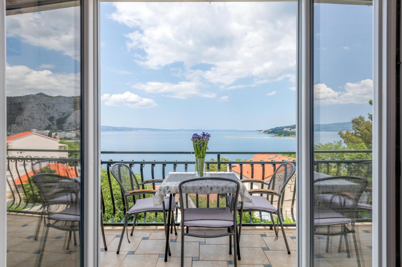 Apartmani Mirta Omis A Exterior photo