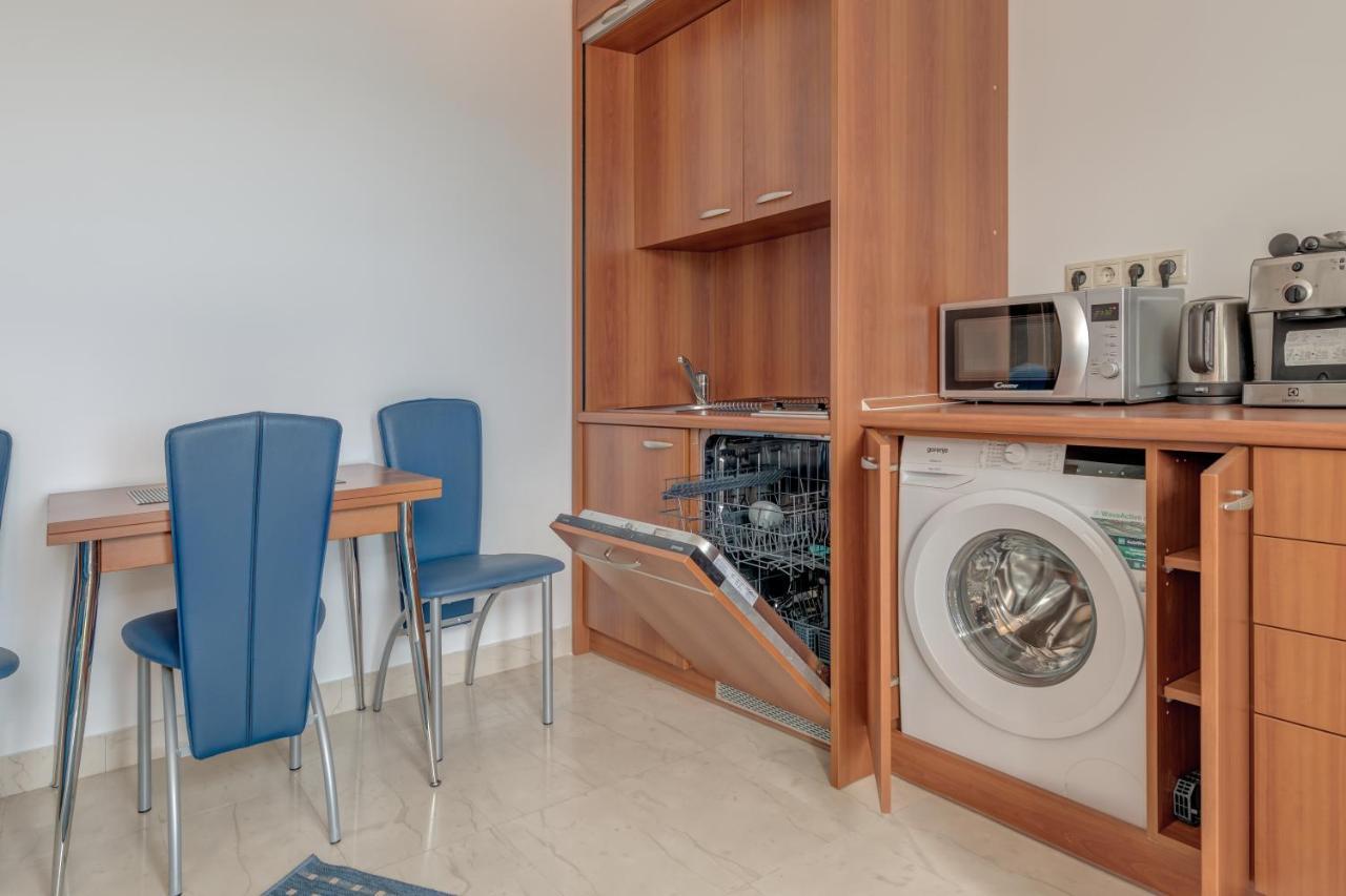 Apartmani Mirta Omis A Exterior photo